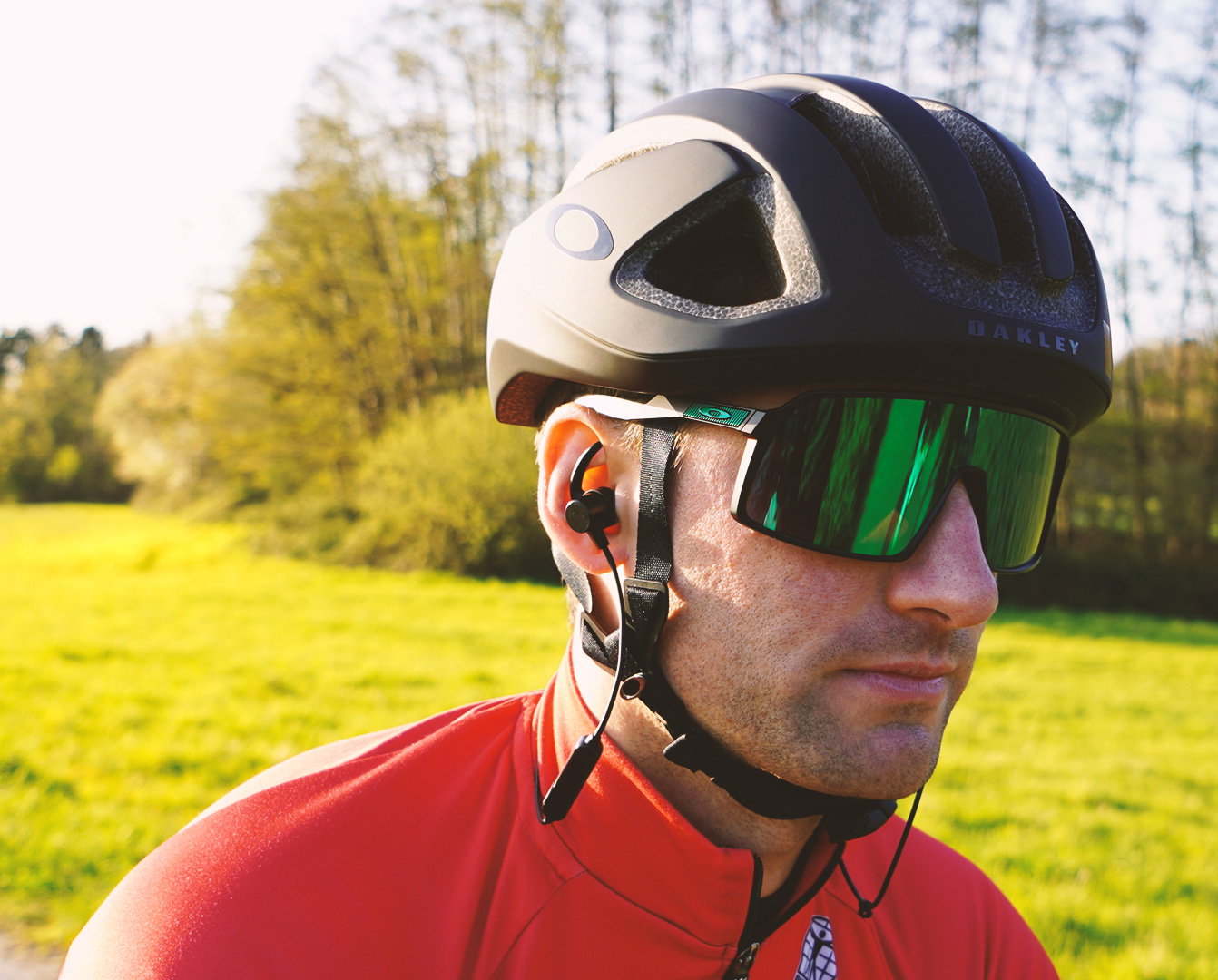 intelligens Apparatet Grundlæggende teori Oakley Aro3 road bike helmet and Sutro PRIZM Road Jade sports glasses Review