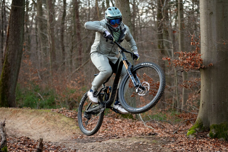 PROTECTIVE: P-Macro Hybridjacke und Engine Warm Hose im Test